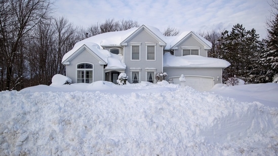  The cyclone can cause snowfall of up to a half inch (1.25 cm) per hour and reduce visibility drastically.(REUTERS)