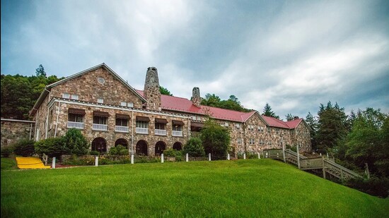 The film was shot on location, at a mountain lodge in Virginia.