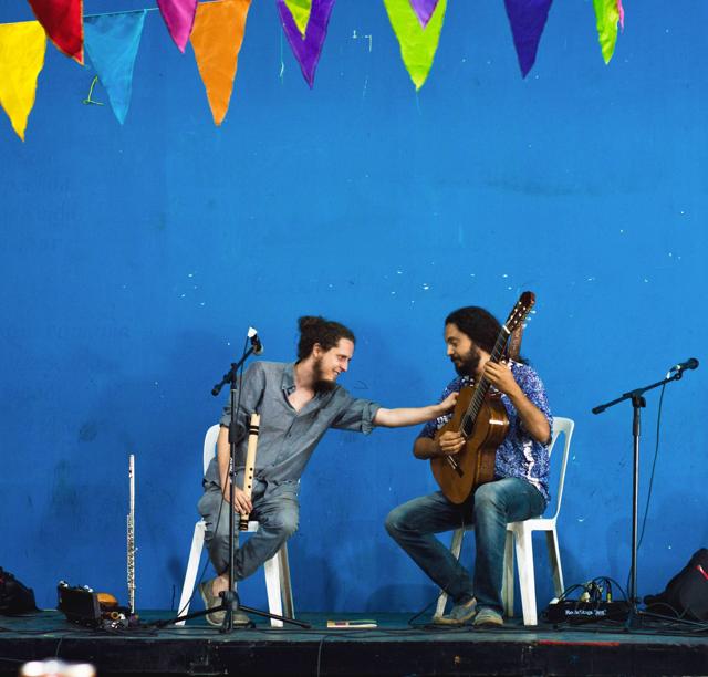 Ser o Dúo started out in 2017 in Valparaíso, Chile and has performed in Argentina, Colombia, India, Nepal, Spain, Italy, Germany, Ireland, the Netherlands and Turkey. Ser o Dúo started out in 2017 in Valparaíso, Chile and has performed in Argentina, Colombia, India, Nepal, Spain, Italy, Germany, Ireland, the Netherlands and Turkey.