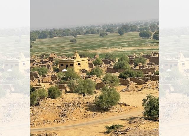 Abandoned villages in the desert in Jaisalmer Abandoned villages in the desert in Jaisalmer