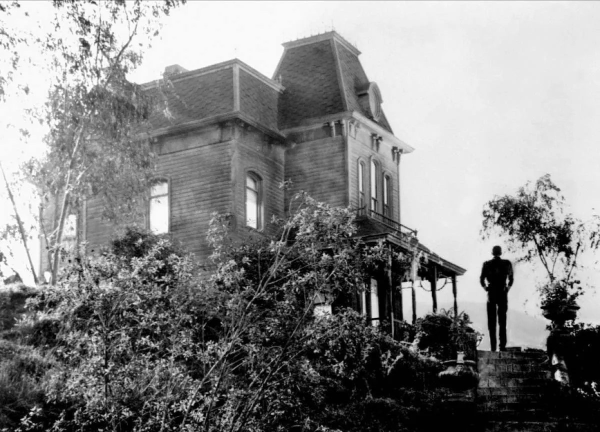 All the motel scenes were shot in a studio.