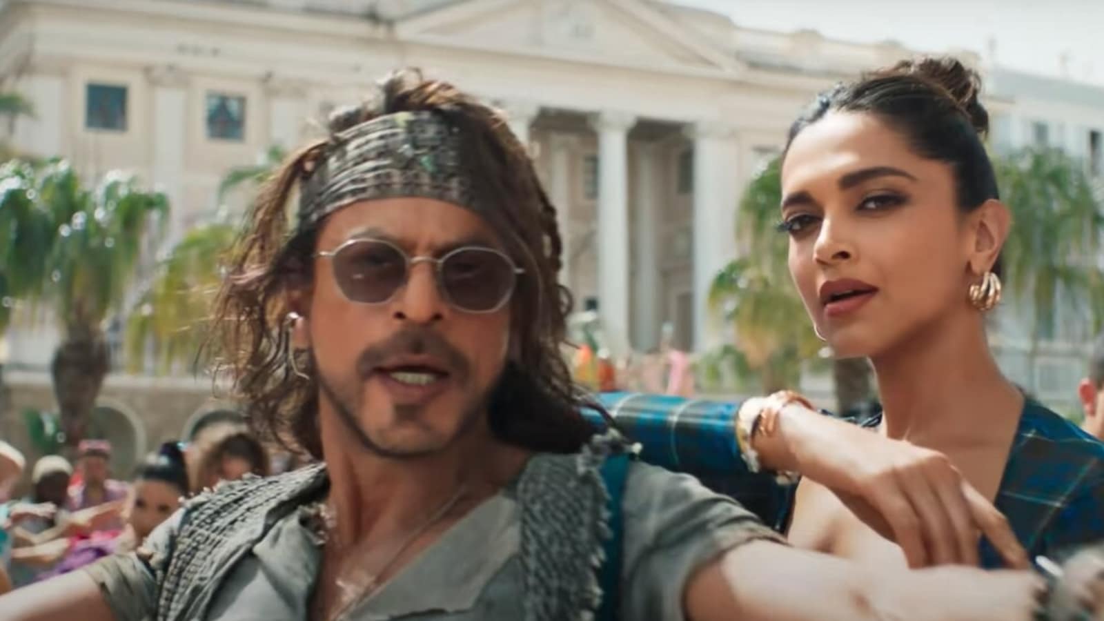 Fan sets Shah Rukh Khan and Deepika Padukone’s Jhoome Jo Pathaan song to Lakadi Ki Kathi, calls it ‘so apt’