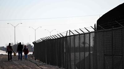 A Gujarati man died on December 14 after he fell off a metal barrier on the US-Mexico border (also called the ‘Trump Wall’) while holding his three-year-old son, who survived. (Representative Image/AFP) A Gujarati man died on December 14 after he fell off a metal barrier on the US-Mexico border (also called the ‘Trump Wall’) while holding his three-year-old son, who survived. (Representative Image/AFP)