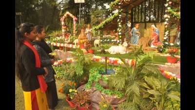 A tableau depicting the birth of Jesus Christ at a church in Varanasi. (Rajesh Kumar/HT) A tableau depicting the birth of Jesus Christ at a church in Varanasi. (Rajesh Kumar/HT)