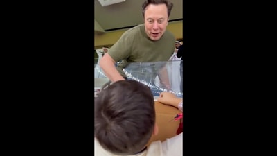 Toddlers make a request to Elon Musk to hug YouTuber Fidias Panayiotou. (Twitter/@Fidias0) Toddlers make a request to Elon Musk to hug YouTuber Fidias Panayiotou. (Twitter/@Fidias0)