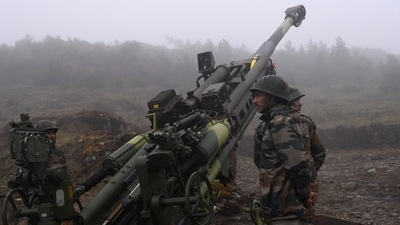 Indian Army soldiers stand next to an M777 Ultra Lightweight Howitzer positioned at Penga Teng Tso ahead of Tawang, near the Line of Actual Control (LAC), neighbouring China, in Arunachal Pradesh. (AFP/Representational Image) Indian Army soldiers stand next to an M777 Ultra Lightweight Howitzer positioned at Penga Teng Tso ahead of Tawang, near the Line of Actual Control (LAC), neighbouring China, in Arunachal Pradesh. (AFP/Representational Image)