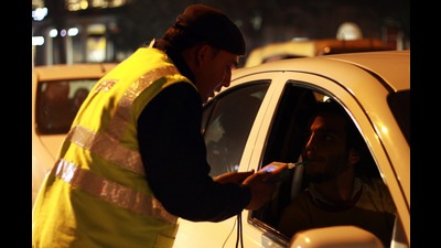 Keeping in view of the increasing number of fatal and non-fatal accidents on the roads of Chandigarh during night, the police setup four anti-drunken check post on the different locations in the city. (HT File)