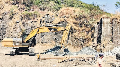 Navi Mumbai, India - Dec. 23, 2022:Concrete plant in Parsik Hill quarry area, greens cry foul at Nerul in Navi Mumbai, India, on Friday, December 23, 2022. (Photo by / HT PHOTO) (HT PHOTO) Navi Mumbai, India - Dec. 23, 2022:Concrete plant in Parsik Hill quarry area, greens cry foul at Nerul in Navi Mumbai, India, on Friday, December 23, 2022. (Photo by / HT PHOTO) (HT PHOTO)