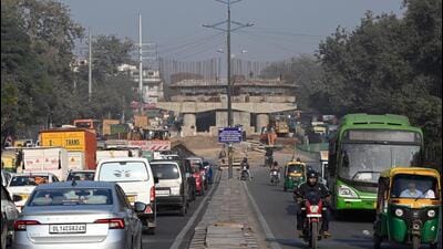 PWD and traffic police officials said that both carriageways of the vital flyover will be shut to bridge it with the extension, in a process that is likely to take at least 45 days, a period that will likely see the extant traffic mayhem at the Ashram intersection compounded. (HT Photo) PWD and traffic police officials said that both carriageways of the vital flyover will be shut to bridge it with the extension, in a process that is likely to take at least 45 days, a period that will likely see the extant traffic mayhem at the Ashram intersection compounded. (HT Photo)