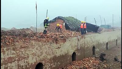 SDRF and fire department continue rescue and relief operations in Bihar's Motihari on Saturday. (ANI) SDRF and fire department continue rescue and relief operations in Bihar's Motihari on Saturday. (ANI)