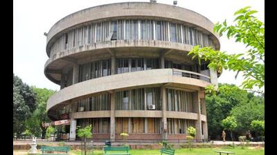 The group considered loyal to vice-chancellor (V-C) Raj Kumar managed to retain majority by winning eight seats in the Panjab University (PU) syndicate elections held on Saturday. (HT File)