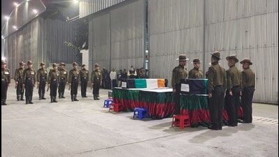 Tribute being paid to the jawans from Uttar Pradesh killed in Sikkim mishap at Lucknow airport on Saturday. (HT photo)