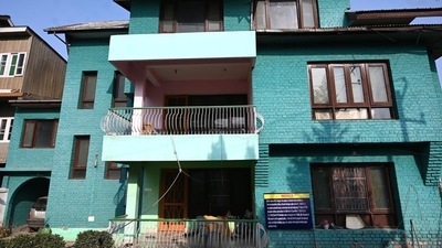 The house of the former president of All Party Hurriyat Conference (APHC) was sealed on the orders of Srinagar's District Magistrate (DM). (Waseem Andrabi /Hindustan Times)) The house of the former president of All Party Hurriyat Conference (APHC) was sealed on the orders of Srinagar's District Magistrate (DM). (Waseem Andrabi /Hindustan Times))