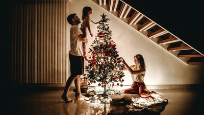 Is the new generation drifting away from Merry Christmas traditions? ( Jonathan Borba)