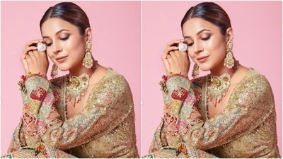 Styled by fashion stylist Junni Khyriem, Shehnaaz wore her tresses into a clean bun with a middle part as she posed for the pictures. (Instagram/@shehnaazgill) Styled by fashion stylist Junni Khyriem, Shehnaaz wore her tresses into a clean bun with a middle part as she posed for the pictures. (Instagram/@shehnaazgill)