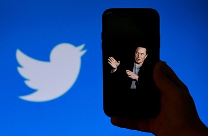 Elon Musk takeovers Twitter (AFP)
