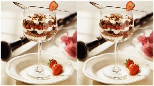 Fruit and yoghurt parfait Fruit and yoghurt parfait