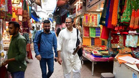 Bhuleshwar’s churning energy has not left its spaces unmarked. Mehta, who frequents the area, is startled by the changes he has seen in a few months. The temples too are changing. (Bhushan Koyande/HT Photo)