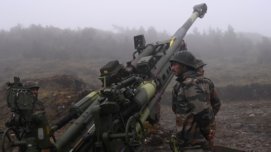 Indian Army soldiers stand next to an M777 Ultra Lightweight Howitzer positioned at Penga Teng Tso ahead of Tawang, near the Line of Actual Control (LAC), neighbouring China, in Arunachal Pradesh. (AFP/Representational Image)