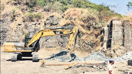 Navi Mumbai, India - Dec. 23, 2022:Concrete plant in Parsik Hill quarry area, greens cry foul at Nerul in Navi Mumbai, India, on Friday, December 23, 2022. (Photo by / HT PHOTO) (HT PHOTO)