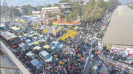 Traffic held up at the Ashram intersection on Saturday afternoon, as the Bharat Jodo Yatra passes through the busy crossing. (Raj K Raj/ HT Photo)