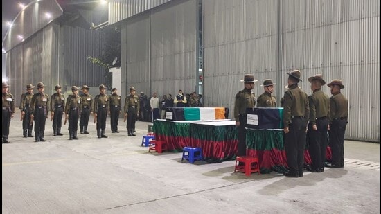 Tribute being paid to the jawans from Uttar Pradesh killed in Sikkim mishap at Lucknow airport on Saturday. (HT photo)