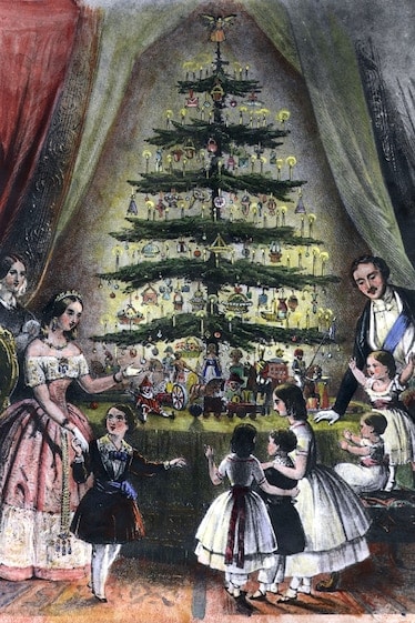 In December 1848, an illustration showed Queen Victoria, Prince Albert, and their children admiring a Christmas tree. Many variations of the image began to circulate, popularizing the festive trend.(Gettyimages)