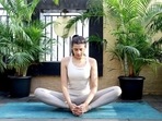 Alia Bhatt’s trainer demonstrates yoga asanas to combat period cramps Alia Bhatt’s trainer demonstrates yoga asanas to combat period cramps