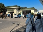 People wearing personal protective equipment (PPE) stand outside a funeral home, as Coronavirus disease (Covid-19) outbreak continues, in Shanghai, China December 24, 2022. (REUTERS/Staff)