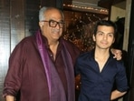 Khushi Kapoor, Janhvi Kapoor, Boney Kapoor and Shikhar Pahariya at Anil Kapoor's birthday bash. (Varinder Chawla) Khushi Kapoor, Janhvi Kapoor, Boney Kapoor and Shikhar Pahariya at Anil Kapoor's birthday bash. (Varinder Chawla)