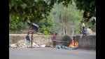 As the temperature in the city drops a notch, garbage in various parts of the city is being burnt to keep warm. (HT FILE PHOTO) As the temperature in the city drops a notch, garbage in various parts of the city is being burnt to keep warm. (HT FILE PHOTO)
