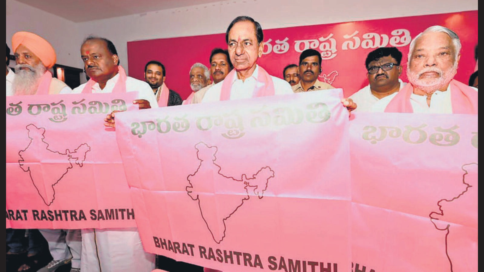 kcr-s-tussle-with-rising-bjp-takes-political-centre-stage-latest-news