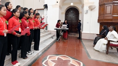 New Delhi, Dec 24 (ANI): President Droupadi Murmu listens to a carol sung by children during her visit to Sacred Heart Cathedral on the eve of Christmas day, in New Delhi on Saturday. (ANI Photo) (ANI) New Delhi, Dec 24 (ANI): President Droupadi Murmu listens to a carol sung by children during her visit to Sacred Heart Cathedral on the eve of Christmas day, in New Delhi on Saturday. (ANI Photo) (ANI)