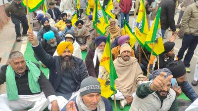 Demanding a hike in the state advised price (SAP) of sugarcane, farmers associated with the Bhartiya Kisan Union BKU (Tikait) held protests outside sugar mills in Karnal on Sunday. (HT Photo) Demanding a hike in the state advised price (SAP) of sugarcane, farmers associated with the Bhartiya Kisan Union BKU (Tikait) held protests outside sugar mills in Karnal on Sunday. (HT Photo)