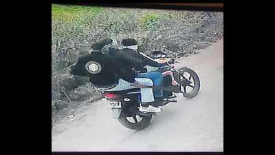 Five armed men barged into a coloniser’s office in Noorwala village and robbed around  ₹80,000 at gunpoint from the cashier on Saturday afternoon. (HT PHOTO)