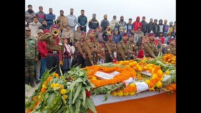 Omkar was among the 16 Indian Army personnel who lost their lives in the fatal road accident in North Sikkim on Friday. (HT photo) Omkar was among the 16 Indian Army personnel who lost their lives in the fatal road accident in North Sikkim on Friday. (HT photo)