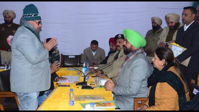 Punjab NRI Affairs Minister Kuldeep Singh Dhaliwal interacting with Punjabi NRIs during the function “NRIs Naal Milni” at local Guru Nanak Dev Bhawan in Ludhiana on Friday.(Photo by Harvinder Singh/Hindustan Times) (HT File Photo)