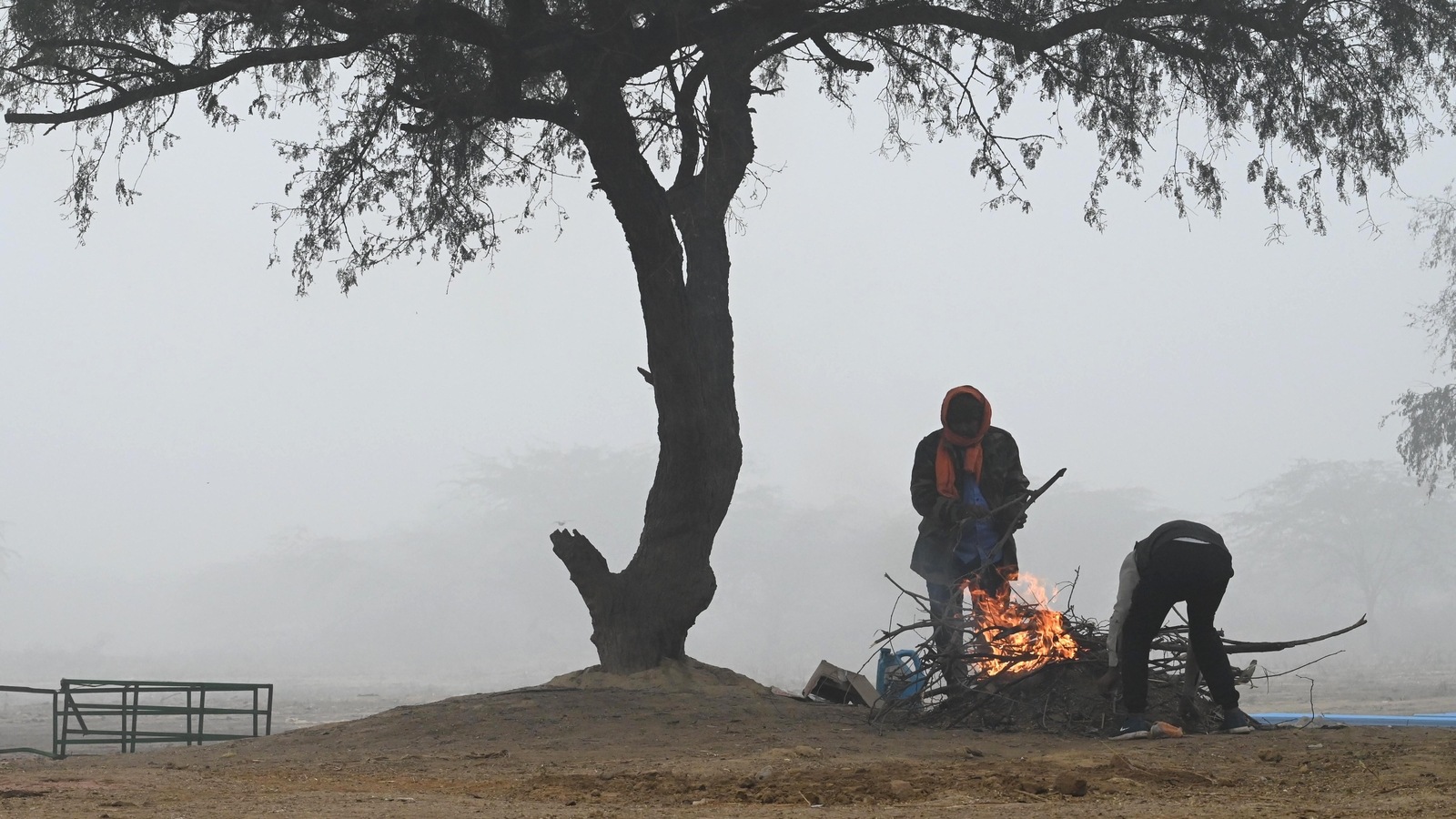 Photos: Delhi shivers on X-mas, IMD declares season’s cold wave