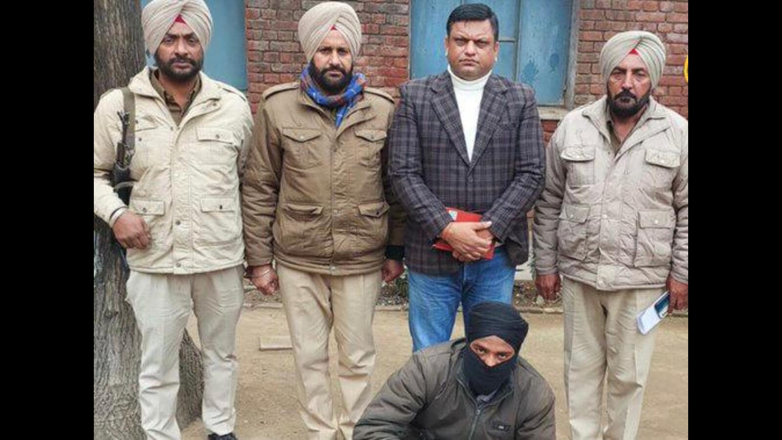 man-held-with-5-5-lakh-drug-money-in-gurdaspur-hindustan-times