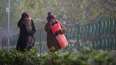 Joggers at Deer Park in New Delhi, on December 25. Delhi’s lowest maximum was recorded at Mungeshpur, where mercury failed to cross 13.4 degrees Celsius, HT reported. (Sanchit Khanna / HT Photo)