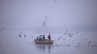A thick mist above the Yamuna on Monday morning. (Raj K Raj/HT Photo) A thick mist above the Yamuna on Monday morning. (Raj K Raj/HT Photo)