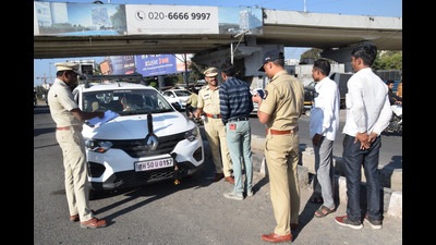 Among the major spots where such illegal vehicles are found picking up passengers include Pune railway station, Katraj, Navale bridge chowk, Warje and Wakad bridge chowk. (HT PHOTO) Among the major spots where such illegal vehicles are found picking up passengers include Pune railway station, Katraj, Navale bridge chowk, Warje and Wakad bridge chowk. (HT PHOTO)