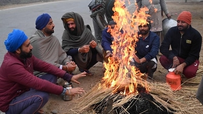In Punjab's Amritsar, fog and cold wave conditions prevailed as the minimum temperature was recorded at 6.5 degrees Celcius today. In Haryana, thick fog shrouded the city of Ambala. (AFP) In Punjab's Amritsar, fog and cold wave conditions prevailed as the minimum temperature was recorded at 6.5 degrees Celcius today. In Haryana, thick fog shrouded the city of Ambala. (AFP)