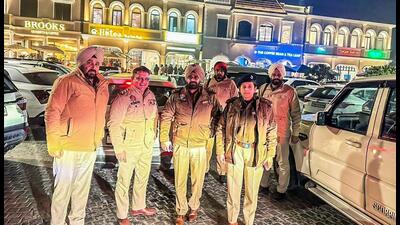 In the special drive against those who drive vehicles while being under the influence of liquor, deputy commissioner of police (investigation) Varinder Singh Brar along with the teams of the Criminal Investigation Agency (CIA)-1, CIA-2, CIA-3 and anti-narcotics cells arrested 36 persons who were drinking alcohol at public places and inside their cars in Ludhiana (HT PHOTO)