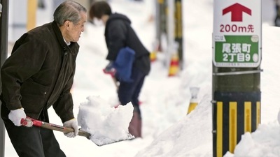 Japan Snowfall: Residents shovel snow off a sidewalk in Kanazawa, Ishikawa prefecture. (AP) Japan Snowfall: Residents shovel snow off a sidewalk in Kanazawa, Ishikawa prefecture. (AP)