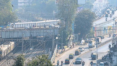 Mumbai, India - Dec. 26, 2022: Byculla Railway Over Bridge at Byculla, in Mumbai, India, on Monday, December 26, 2022. (Photo by Anshuman Poyrekar/ Hindustan Times) (Hindustan Times) Mumbai, India - Dec. 26, 2022: Byculla Railway Over Bridge at Byculla, in Mumbai, India, on Monday, December 26, 2022. (Photo by Anshuman Poyrekar/ Hindustan Times) (Hindustan Times)