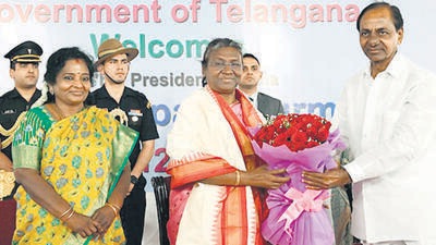 Telangana chief minister K Chandrasekhar Rao accorded a rousing reception to the President at Indian Air Force station at Hakimpet on Monday evening, along with his cabinet colleagues and senior BRS leaders. (ANI) Telangana chief minister K Chandrasekhar Rao accorded a rousing reception to the President at Indian Air Force station at Hakimpet on Monday evening, along with his cabinet colleagues and senior BRS leaders. (ANI)