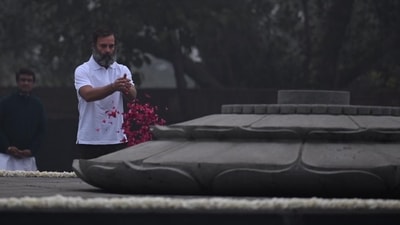 Rahul Gandhi visited Veer Bhumi and Shanti Van, the memorials of his father and another former prime minister Rajiv Gandhi and Jawaharlal Nehru.&nbsp; (HT Photo/Raj K Raj)