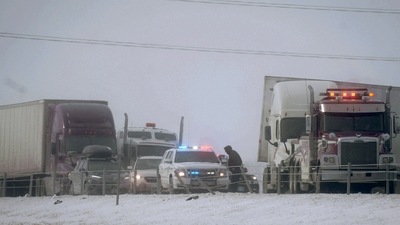 An accident involving a semi tractor trailer blocked the eastbound lanes of Interstate 80 in West Des Moines on Thursday. (AP) An accident involving a semi tractor trailer blocked the eastbound lanes of Interstate 80 in West Des Moines on Thursday. (AP)