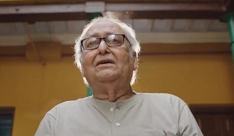 Actor Soumitra Chatterjee in a still from Abhijaan. Actor Soumitra Chatterjee in a still from Abhijaan.